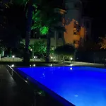 Garden Hotel 2*