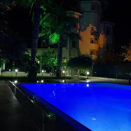 Garden Hotel 2*